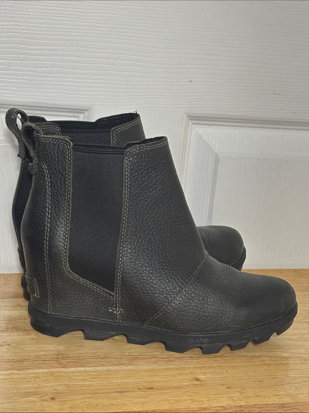 SOREL Joan of Arctic Chelsea Wedge Boot Size 8.5 Waterproof ankle boots winter